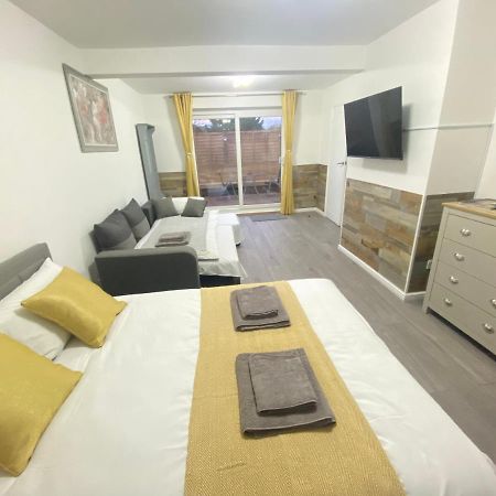 Gatwick Studio Horley Esterno foto